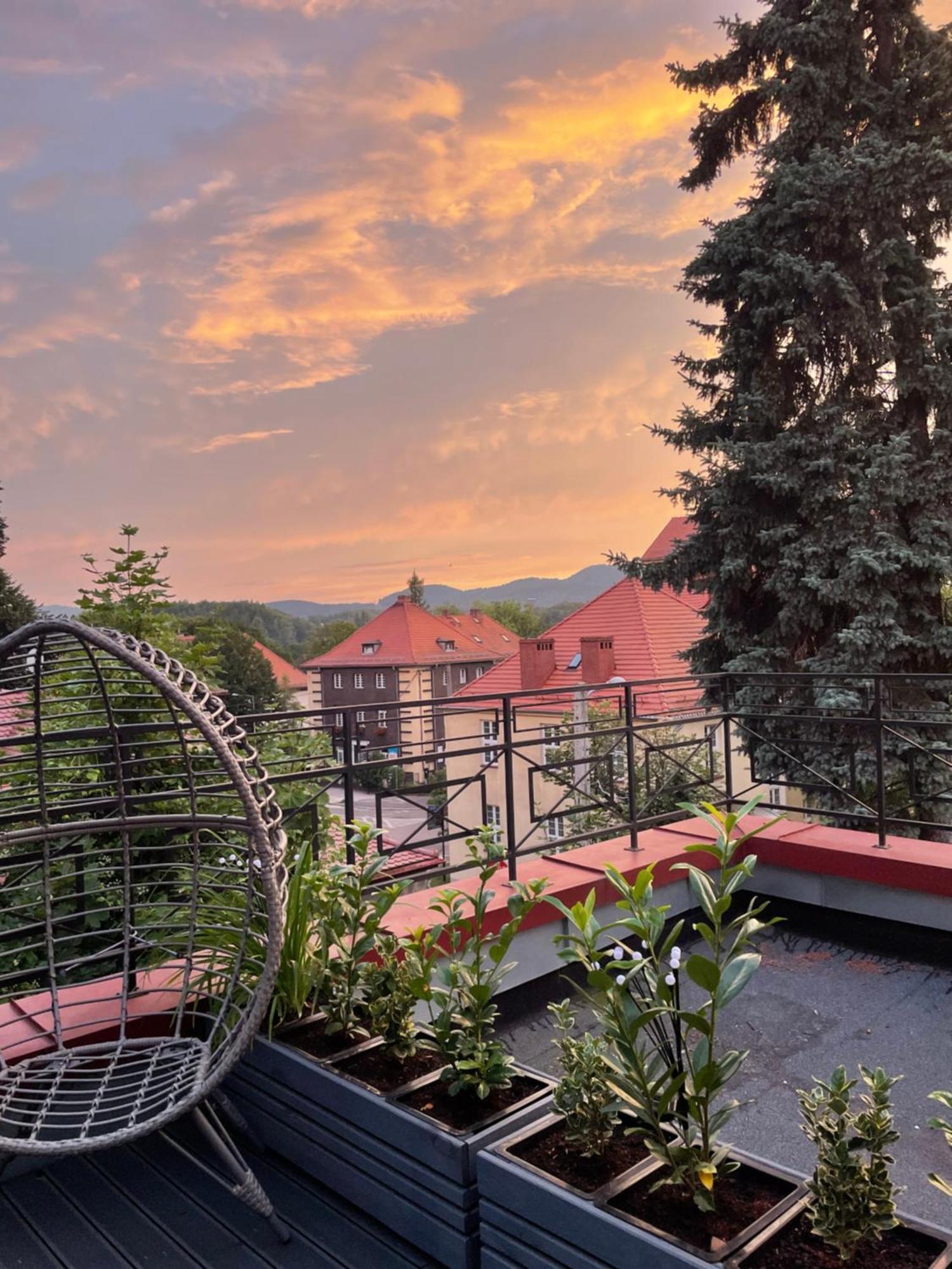Szmaragdowa Sowa Apartment Валбжих Екстериор снимка