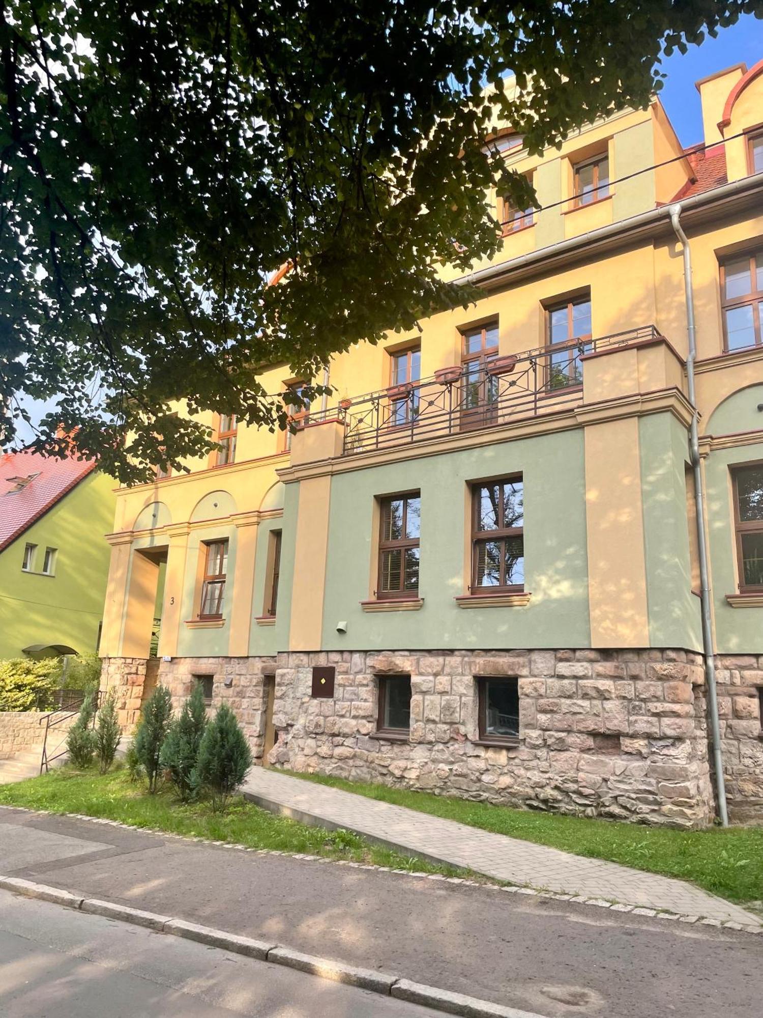 Szmaragdowa Sowa Apartment Валбжих Екстериор снимка